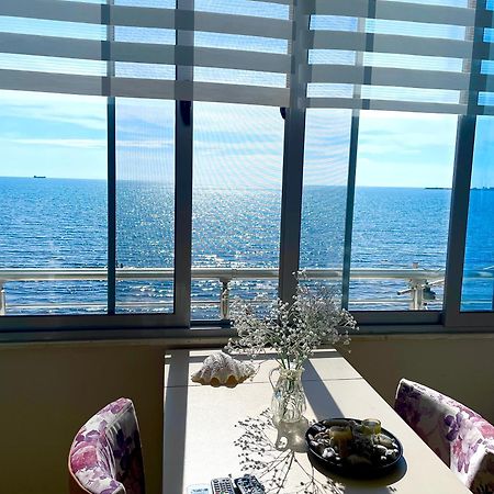 Cozy Beachfront Room Durrës Exteriör bild