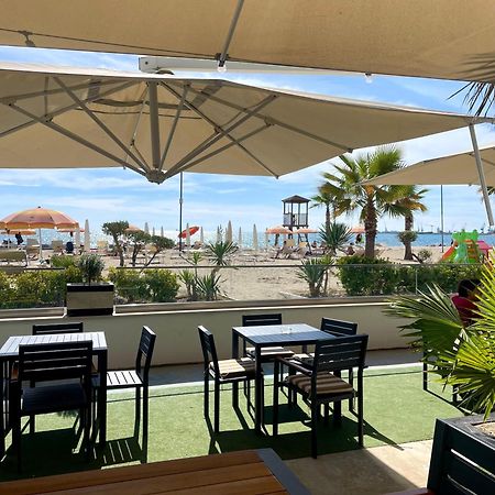 Cozy Beachfront Room Durrës Exteriör bild