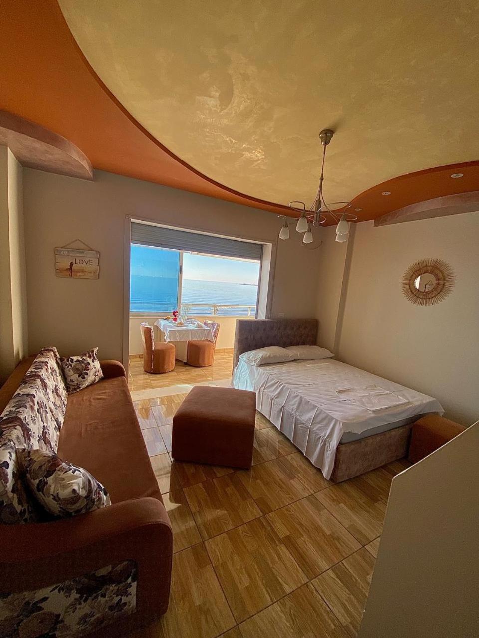 Cozy Beachfront Room Durrës Exteriör bild